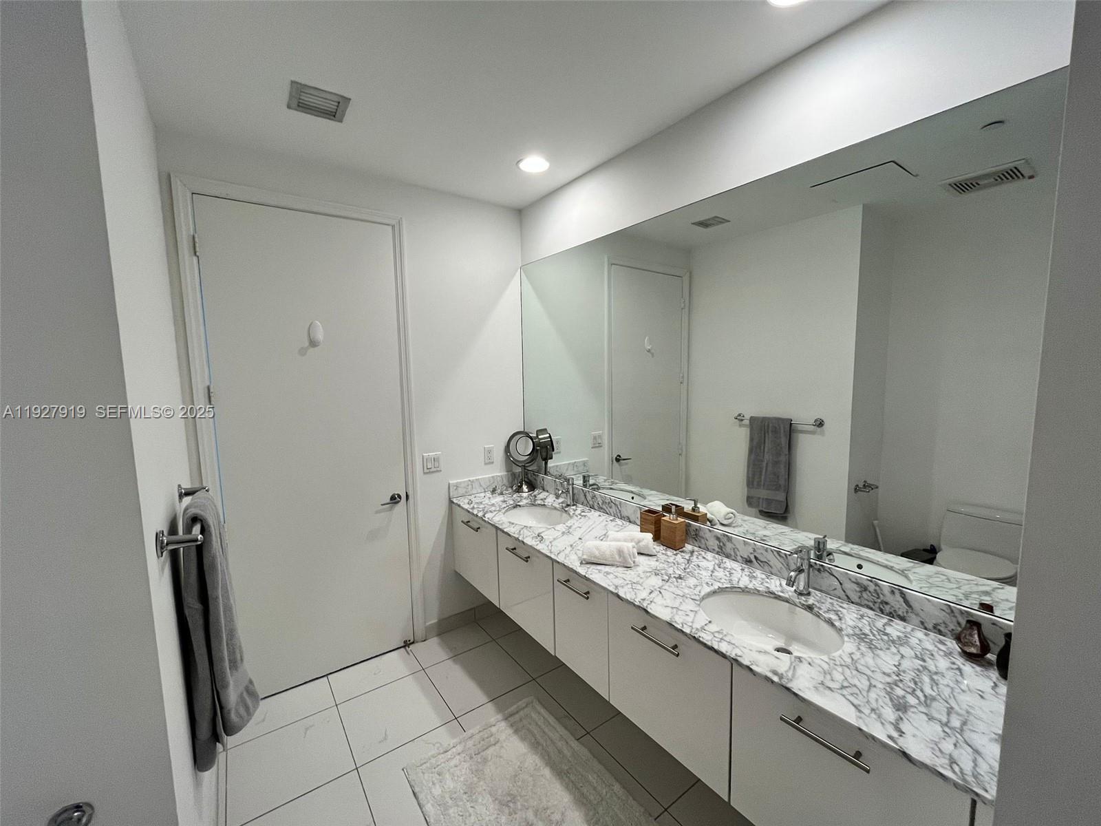55 SE 6th St #4103, Miami FL 33131