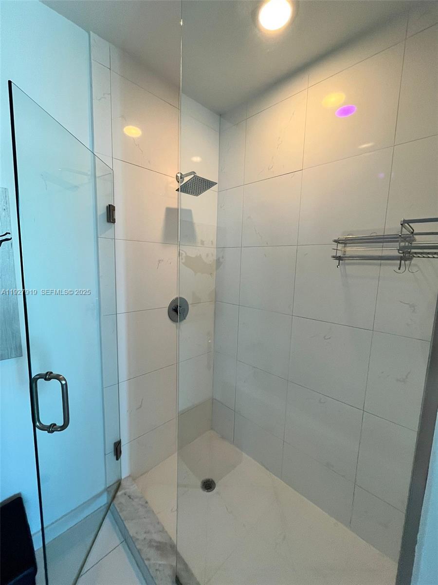 55 SE 6th St #4103, Miami FL 33131