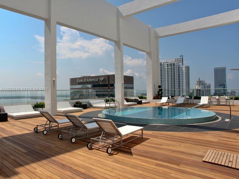 55 SE 6th St #4103, Miami FL 33131