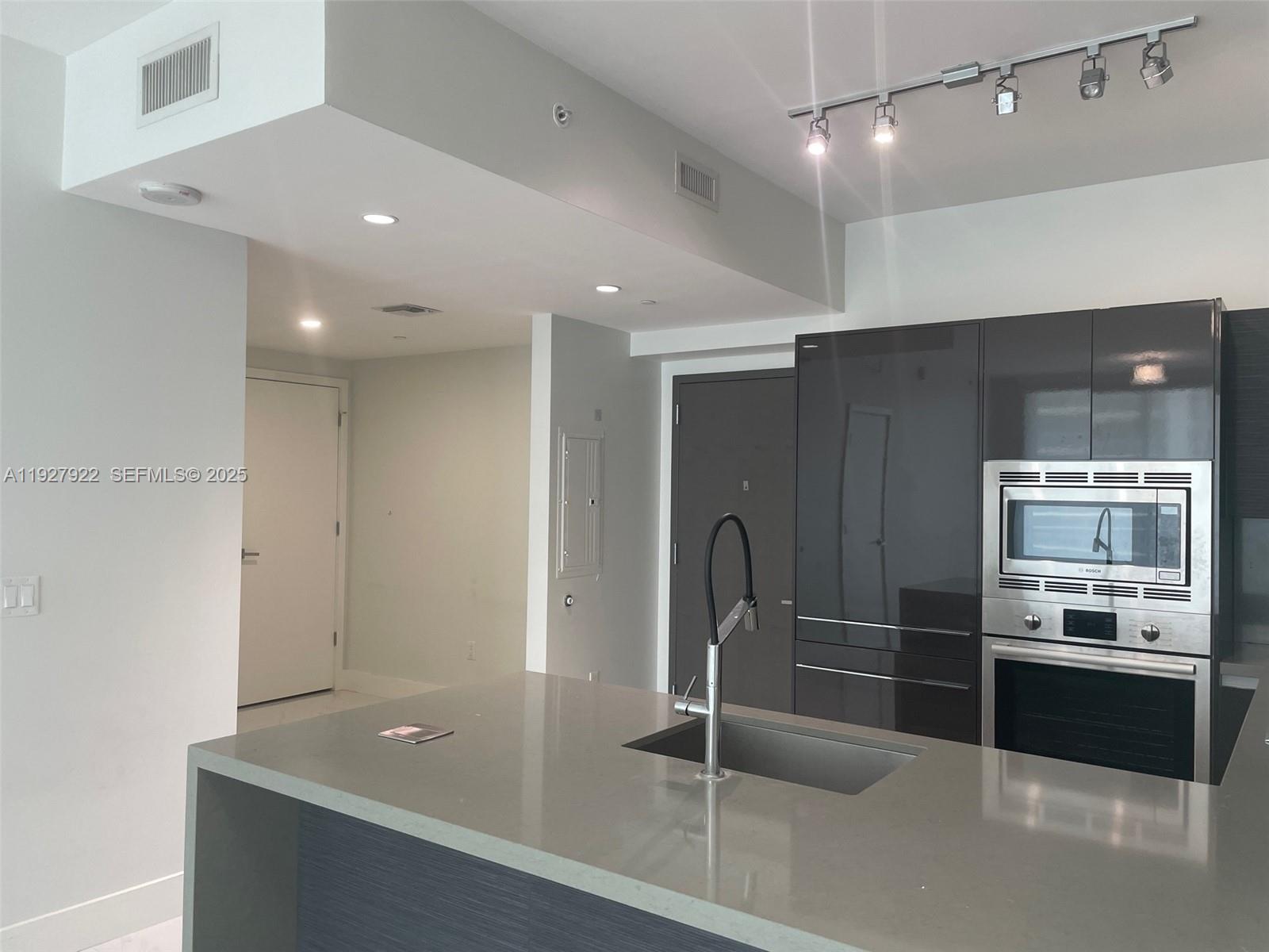 1080 Brickell Ave #1607, Miami FL 33131