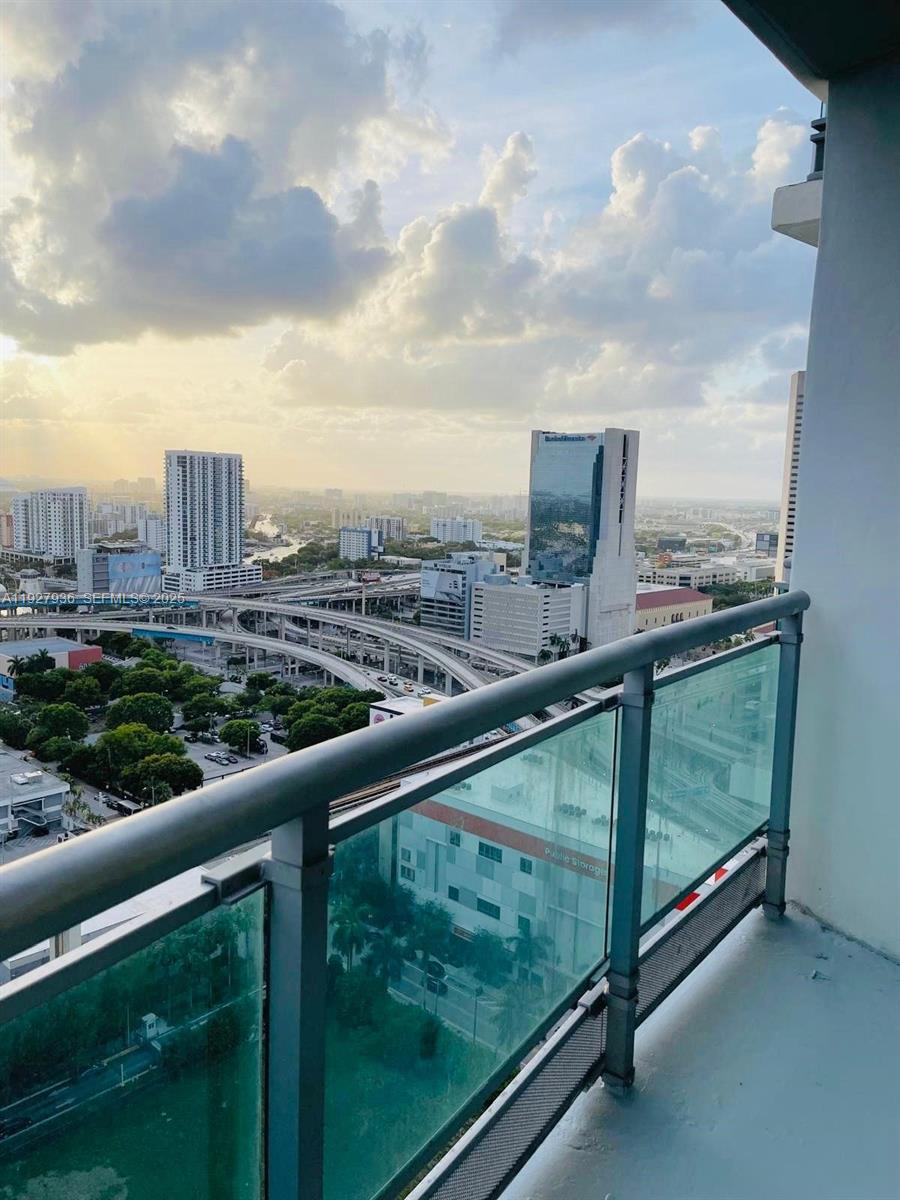 350 S Miami Ave #2814, Miami FL 33130
