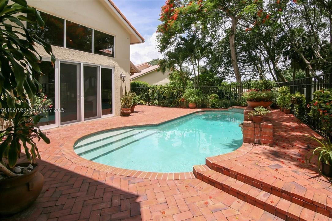 7820 NW 83rd St, Tamarac FL 33321