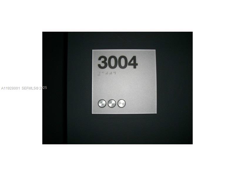 500 BRICKELL AV #3004, Miami FL 33131