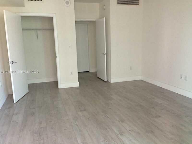 500 BRICKELL AV #3004, Miami FL 33131