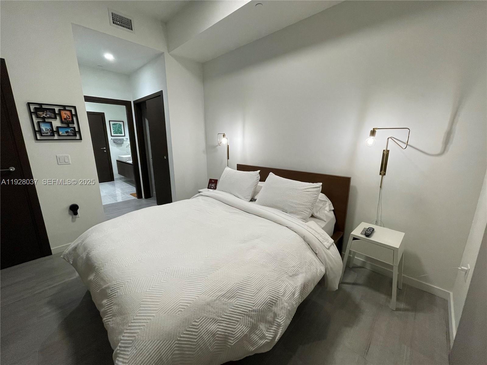 1000 Brickell Plz #1811, Miami FL 33131