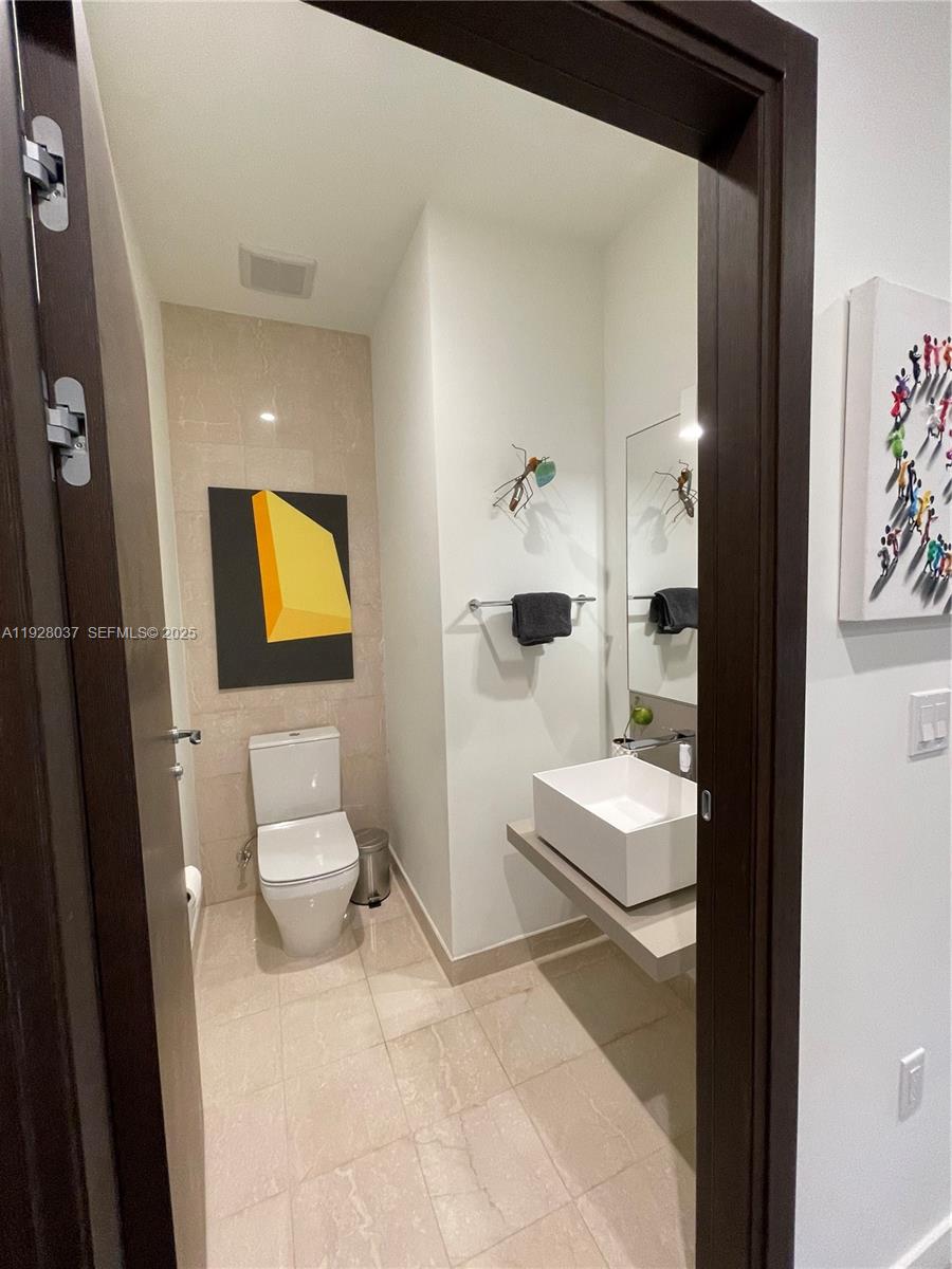 1000 Brickell Plz #1811, Miami FL 33131