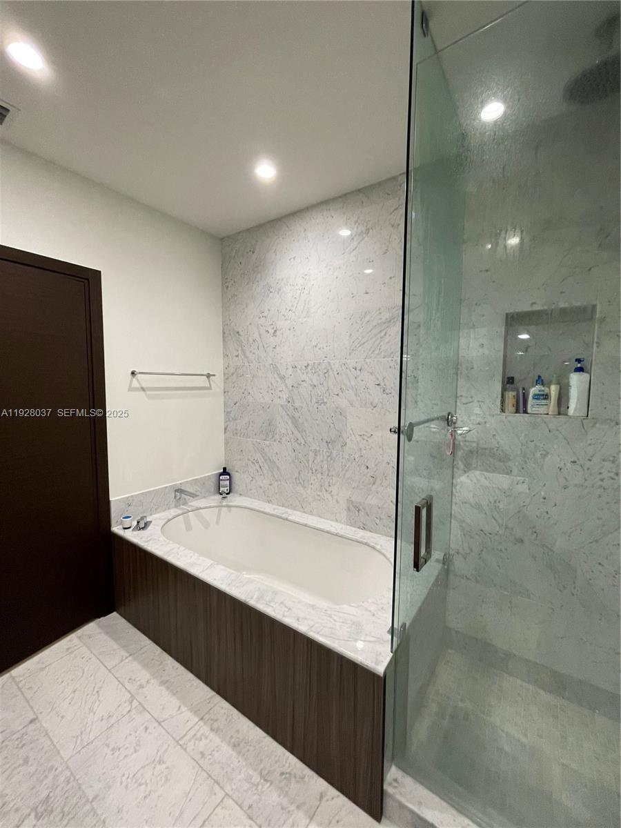 1000 Brickell Plz #1811, Miami FL 33131