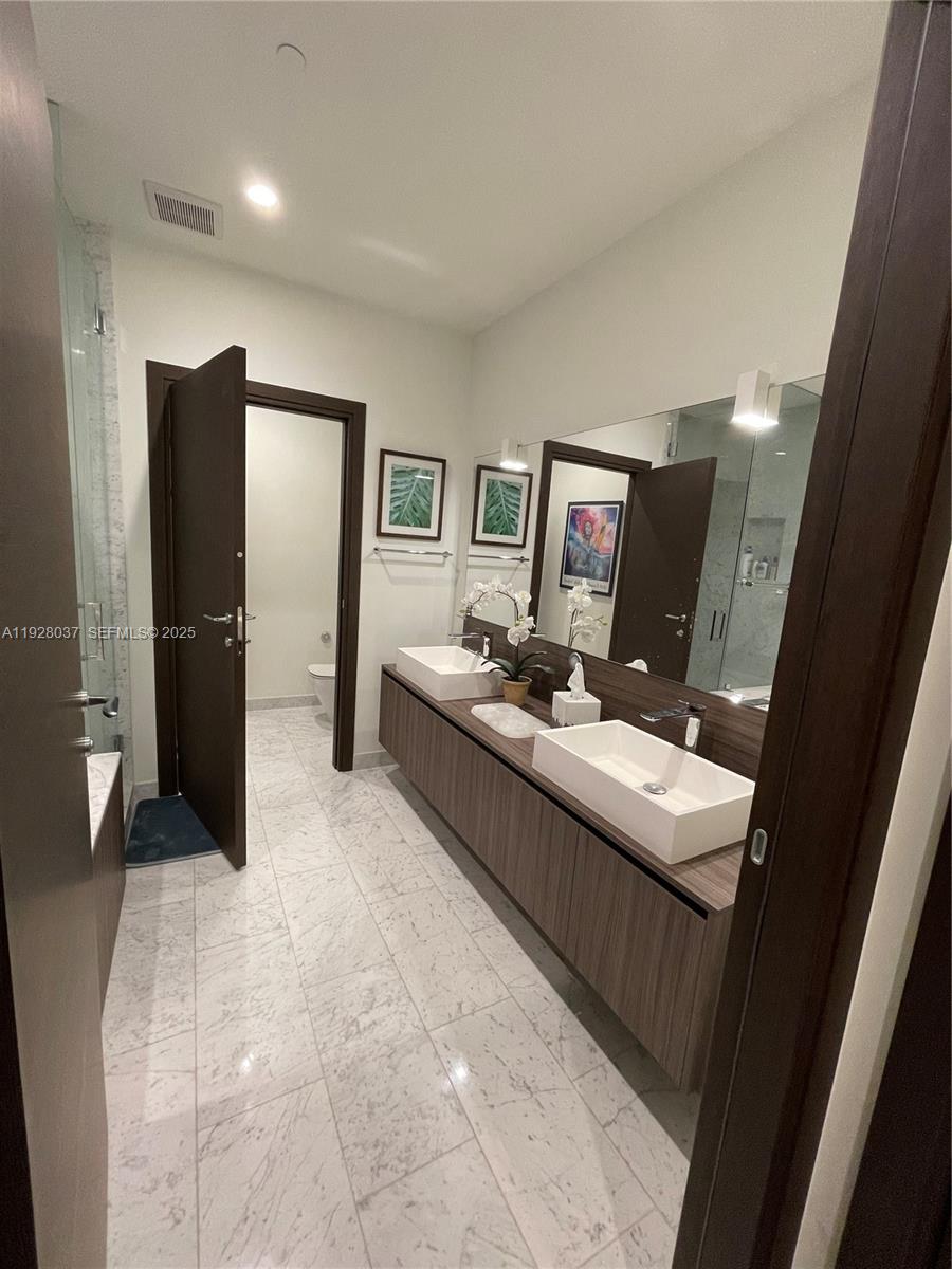1000 Brickell Plz #1811, Miami FL 33131