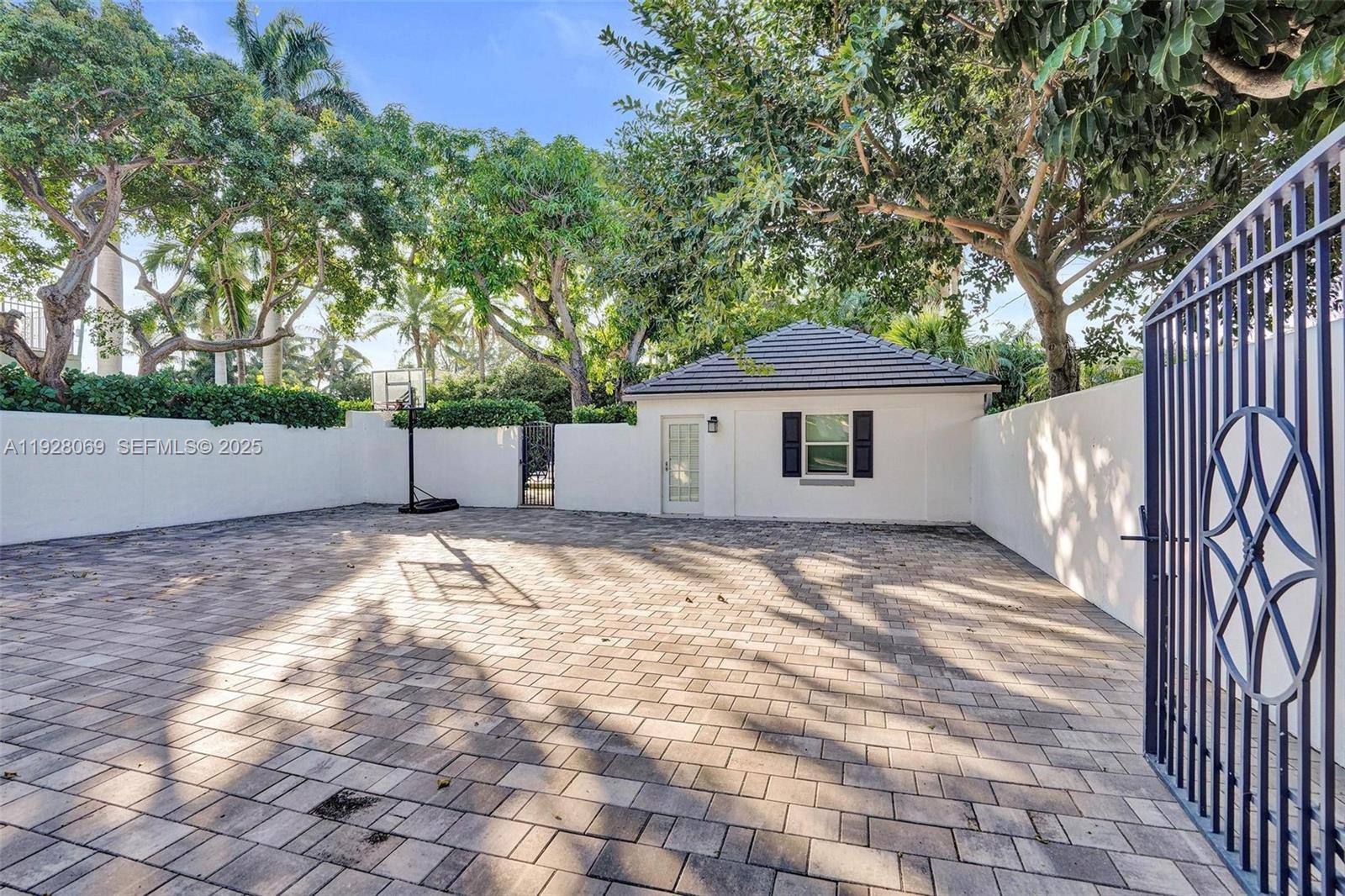 1281 Banyan Rd, Boca Raton FL 33432