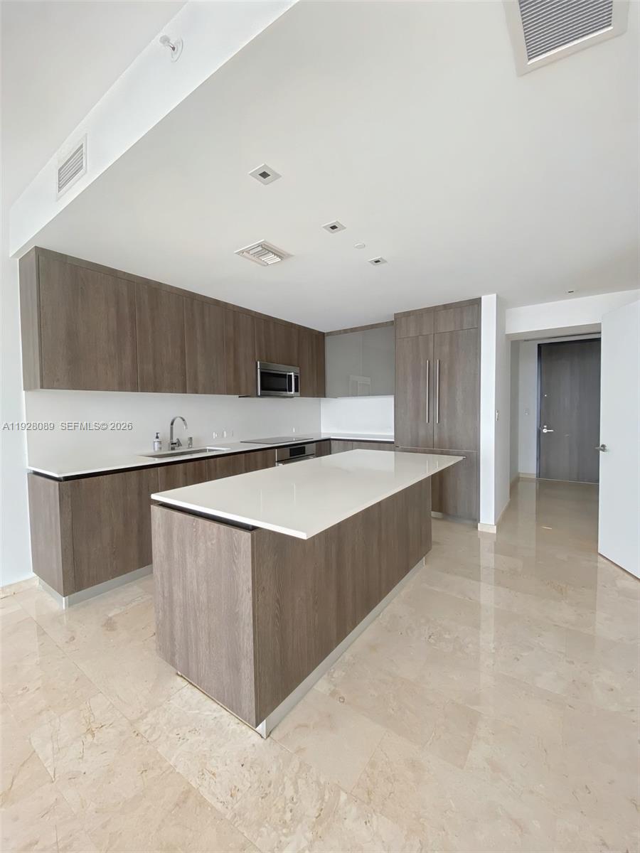 88 SW 7th St #3906, Miami FL 33130
