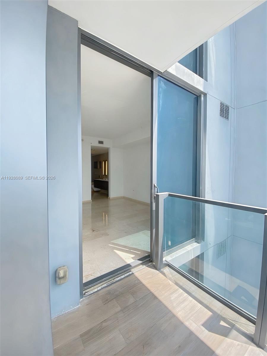 88 SW 7th St #3906, Miami FL 33130