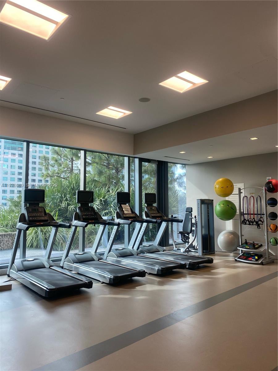 88 SW 7th St #3906, Miami FL 33130