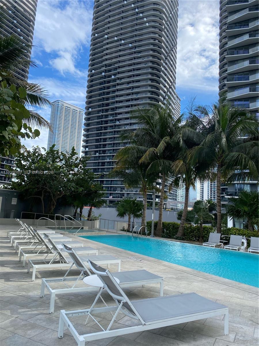 88 SW 7th St #3906, Miami FL 33130