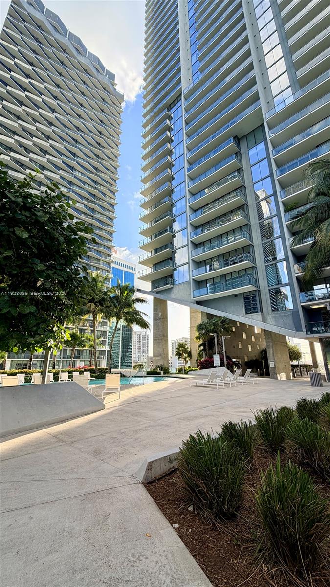 88 SW 7th St #3906, Miami FL 33130