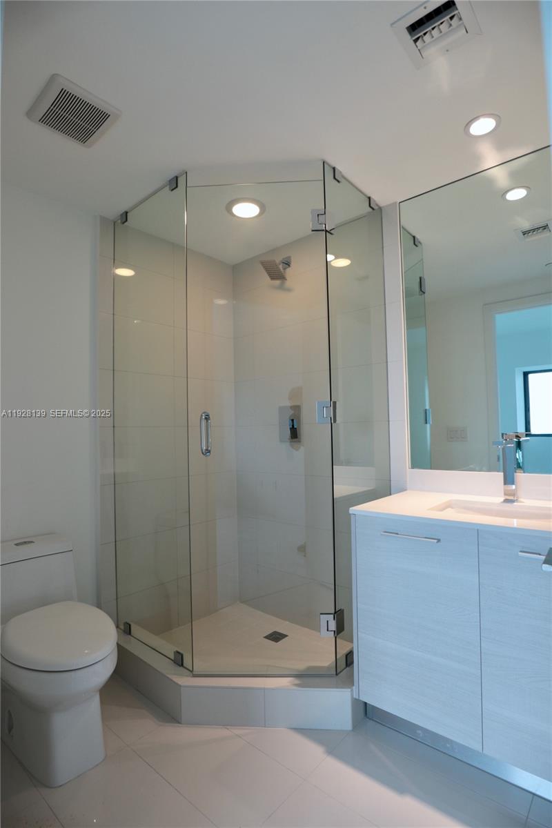 650 NE 32 #1703, Miami FL 33137