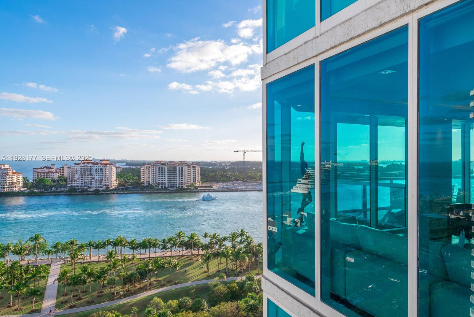 300 S Pointe Dr #1701, Miami Beach FL 33139