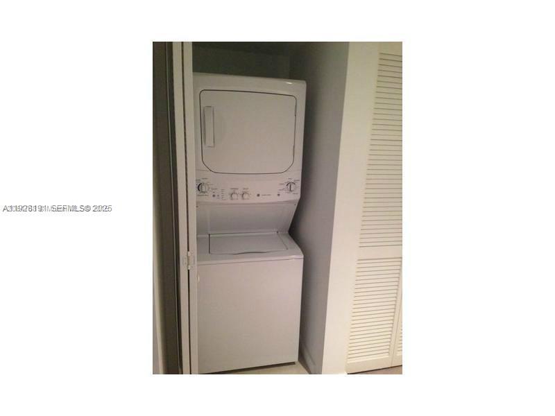 31 SE 6th St #1804, Miami FL 33131