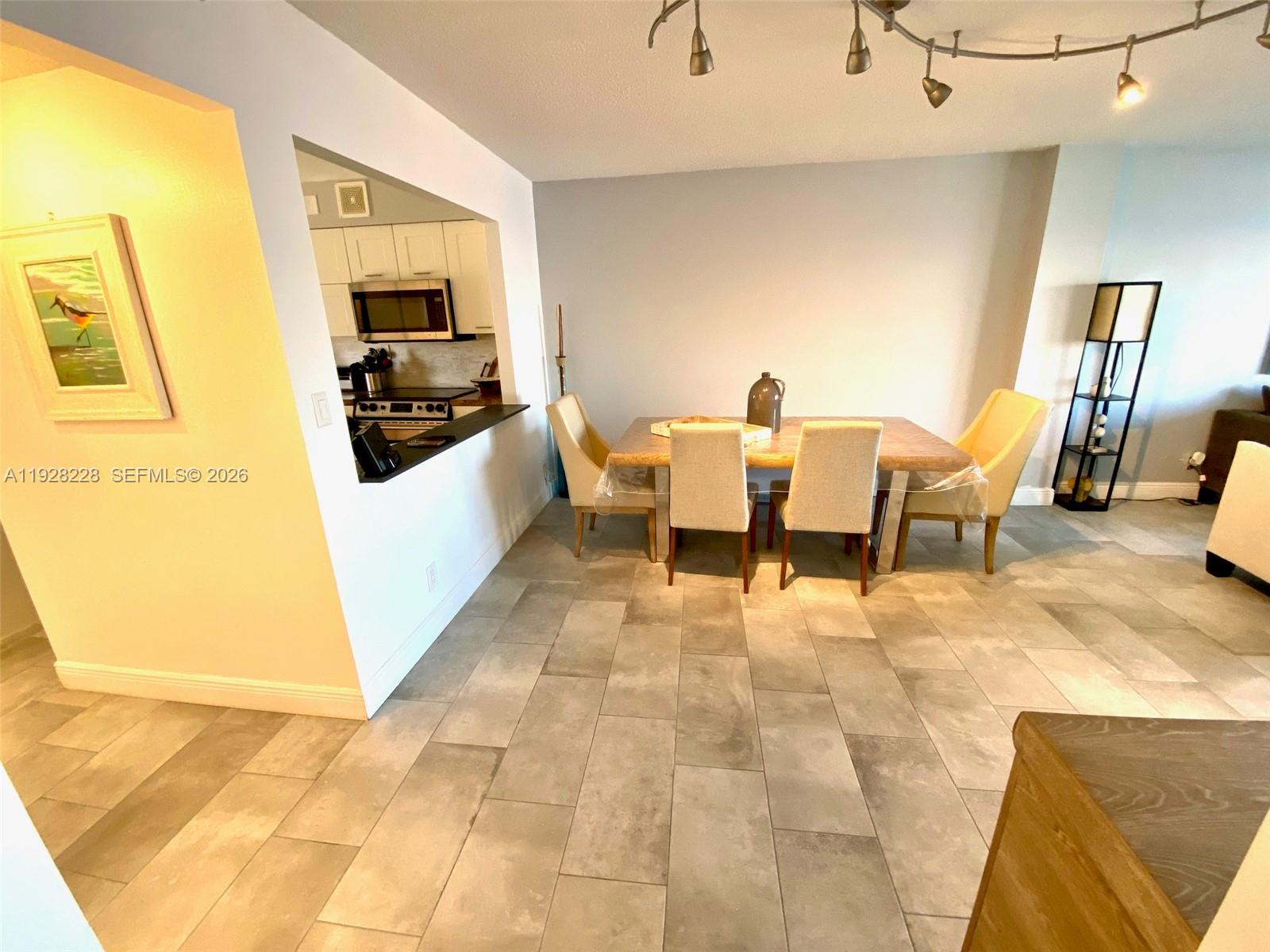 400 Golden Isles Dr #6, Hallandale Beach FL 33009