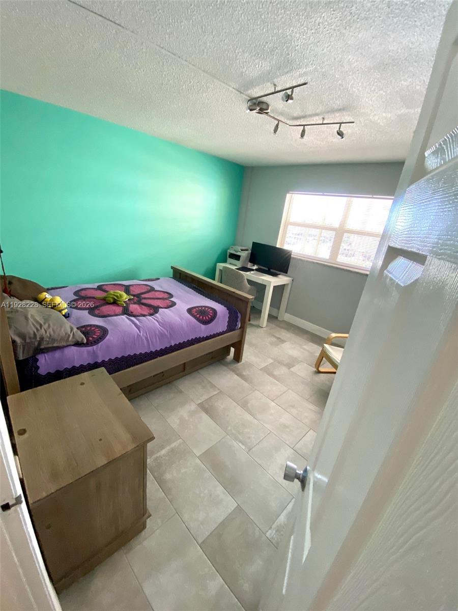 400 Golden Isles Dr #6, Hallandale Beach FL 33009