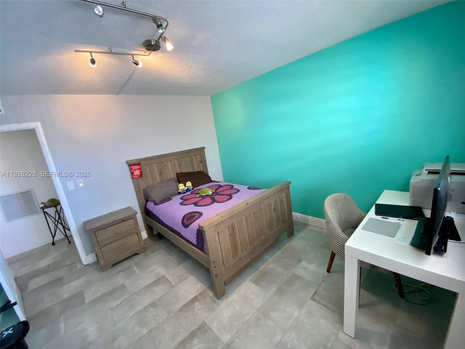 400 Golden Isles Dr #6, Hallandale Beach FL 33009