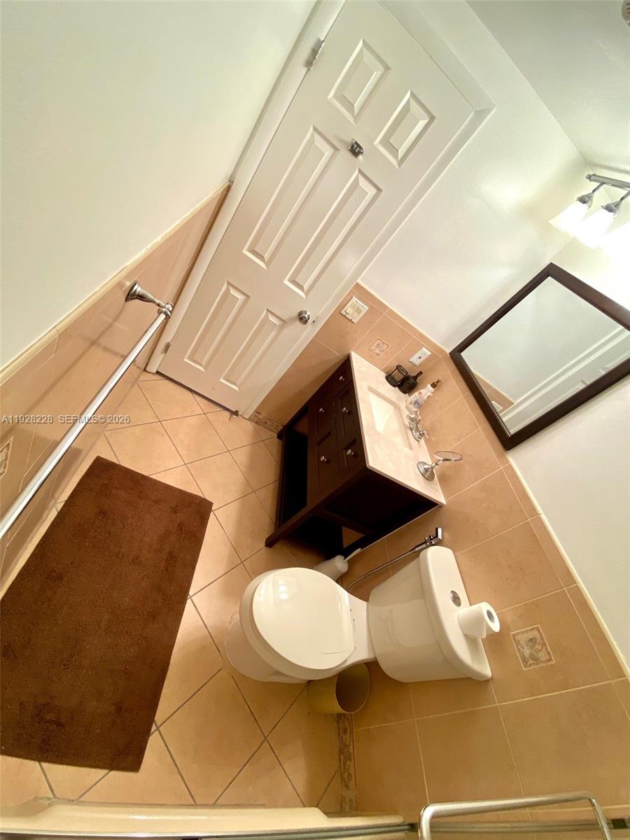400 Golden Isles Dr #6, Hallandale Beach FL 33009