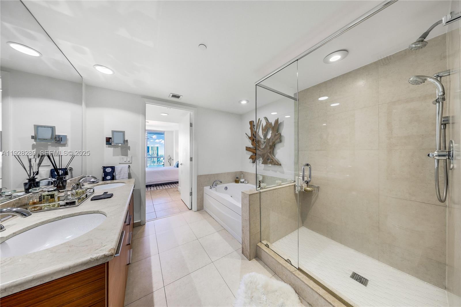 50 Biscayne Blvd #3311, Miami FL 33132
