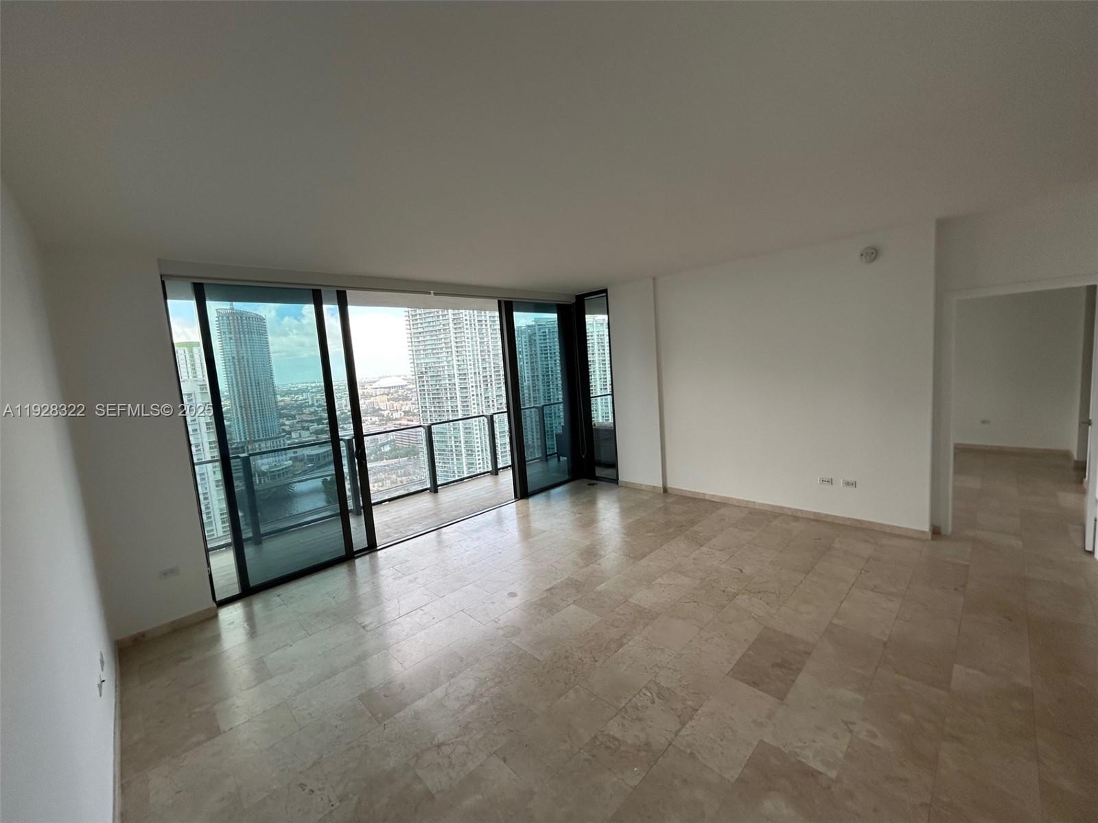 68 SE 6th St #3008, Miami FL 33131