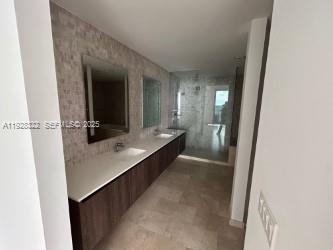 68 SE 6th St #3008, Miami FL 33131