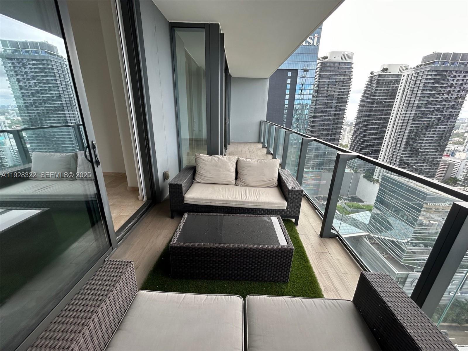68 SE 6th St #3008, Miami FL 33131