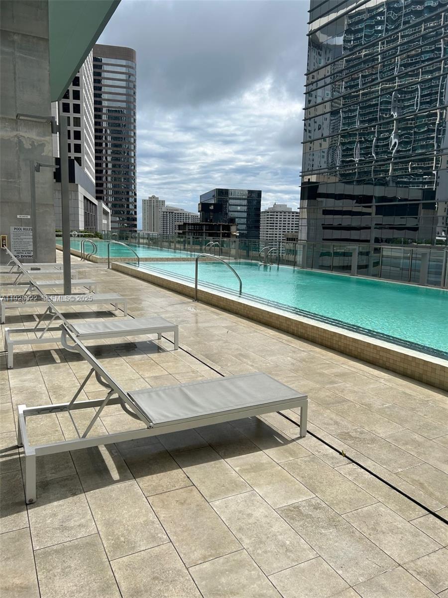 68 SE 6th St #3008, Miami FL 33131