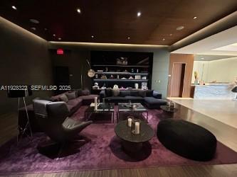 68 SE 6th St #3008, Miami FL 33131
