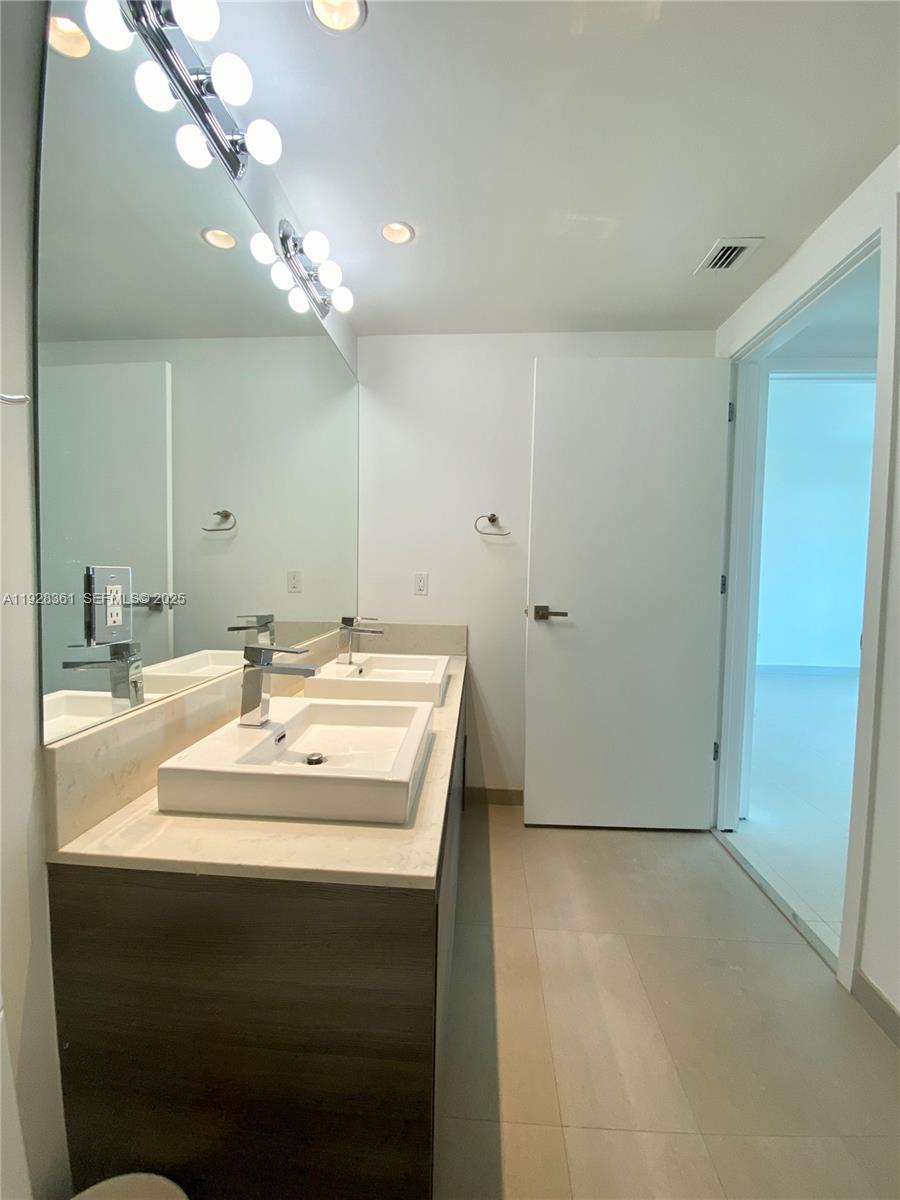 1080 Brickell Ave #3407, Miami FL 33131