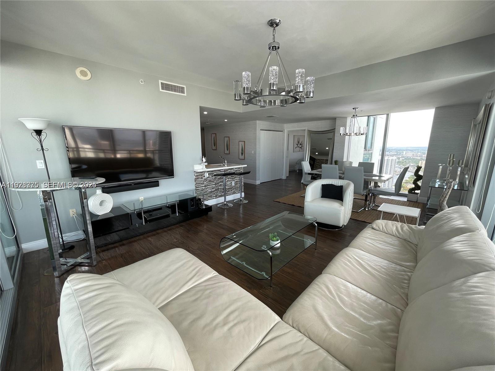 90 SW 3rd St #4404, Miami FL 33130