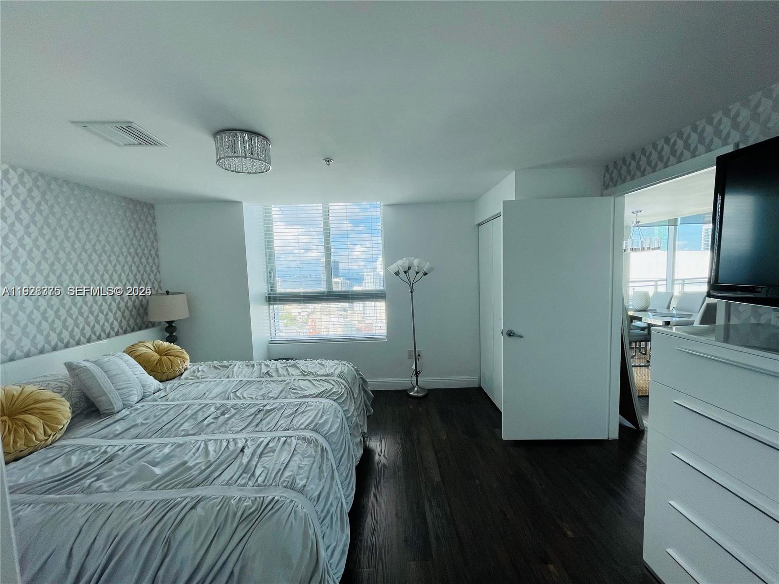 90 SW 3rd St #4404, Miami FL 33130