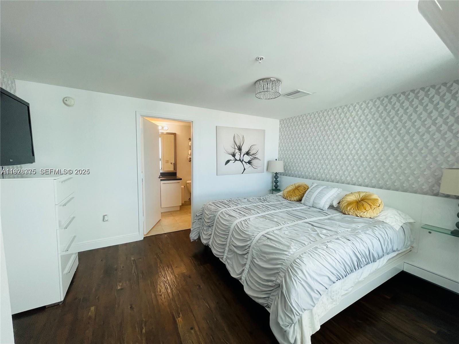 90 SW 3rd St #4404, Miami FL 33130