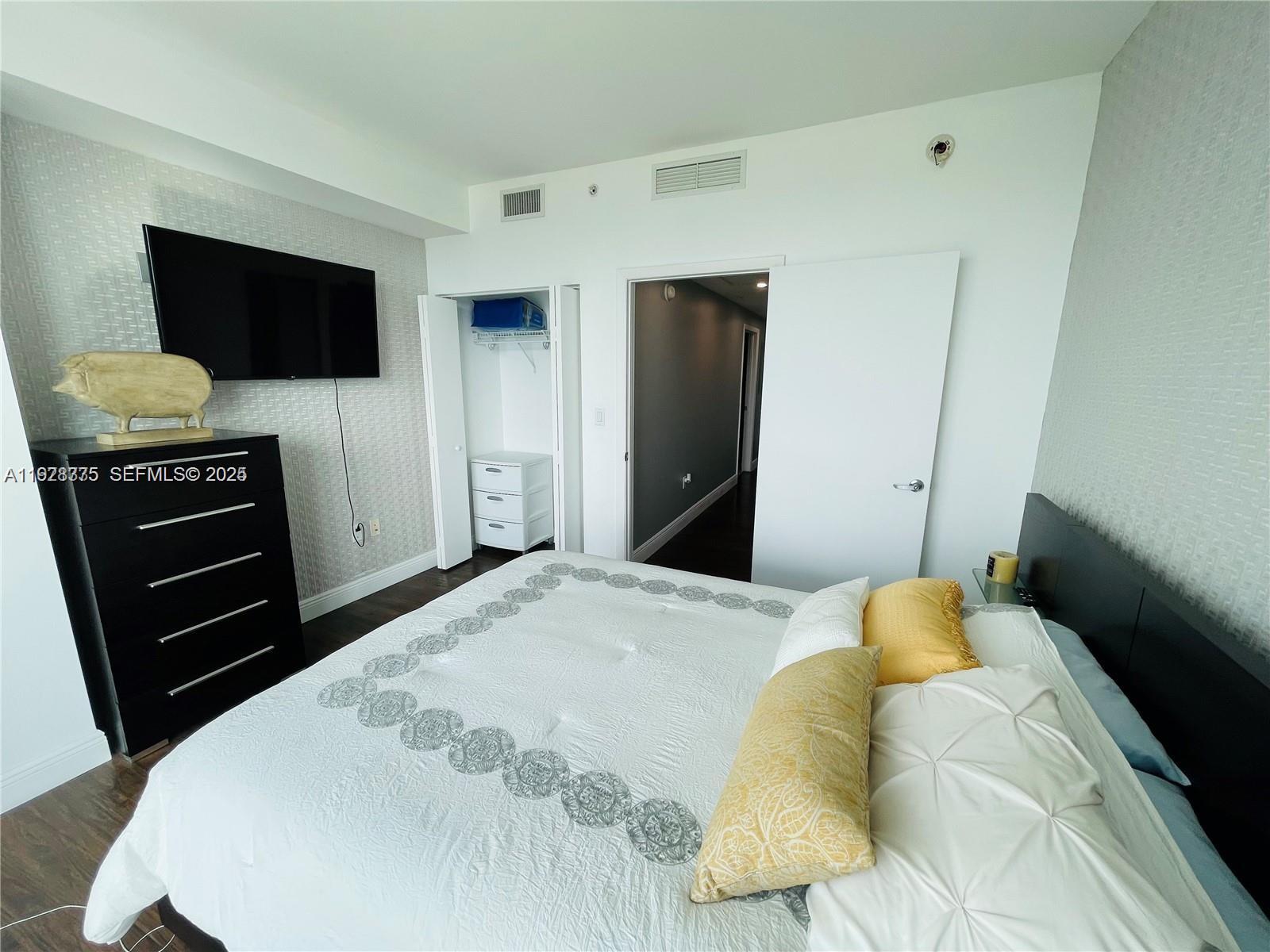 90 SW 3rd St #4404, Miami FL 33130
