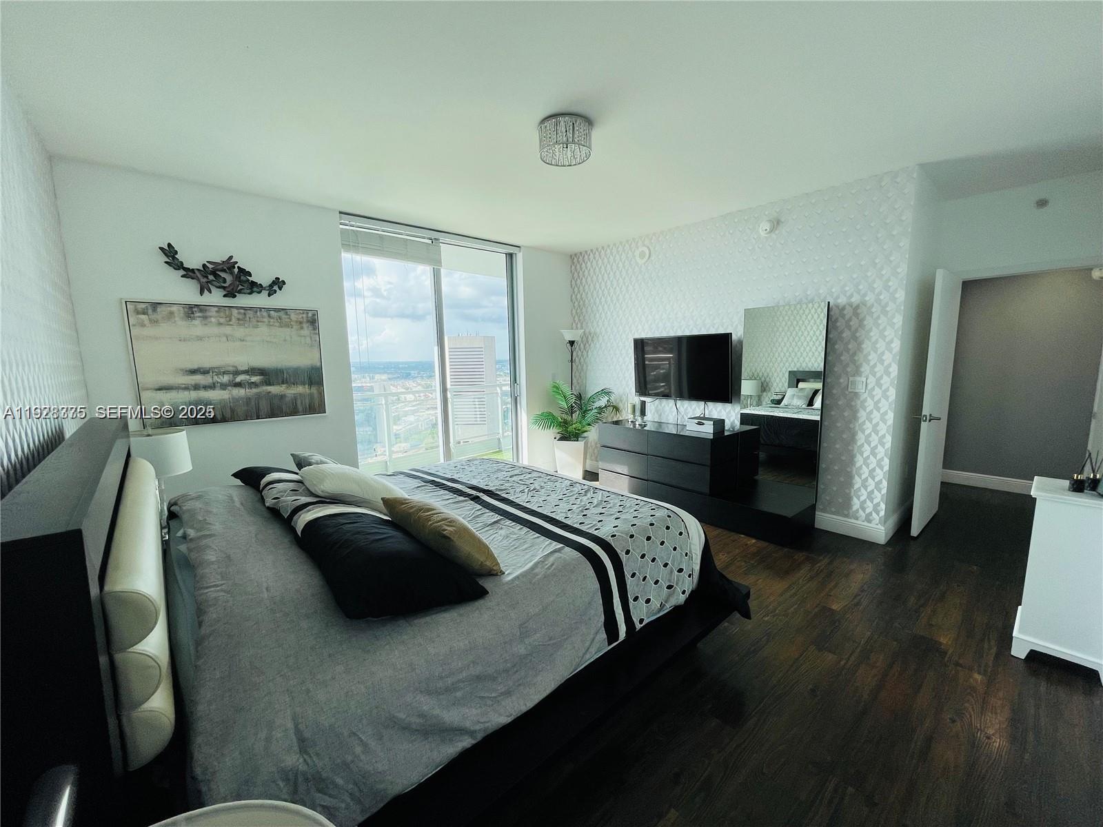 90 SW 3rd St #4404, Miami FL 33130