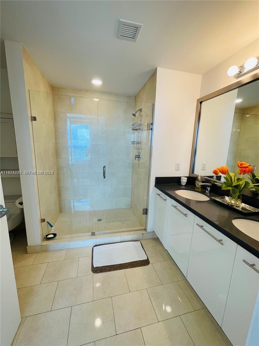 90 SW 3rd St #4404, Miami FL 33130