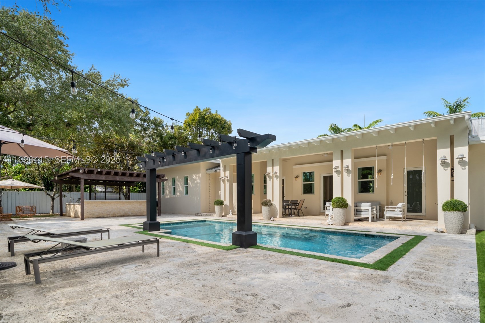 7222 SW 79th Ter, Miami FL 33143