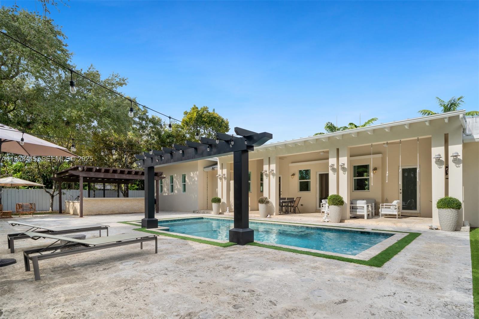 7222 SW 79th Ter, Miami FL 33143