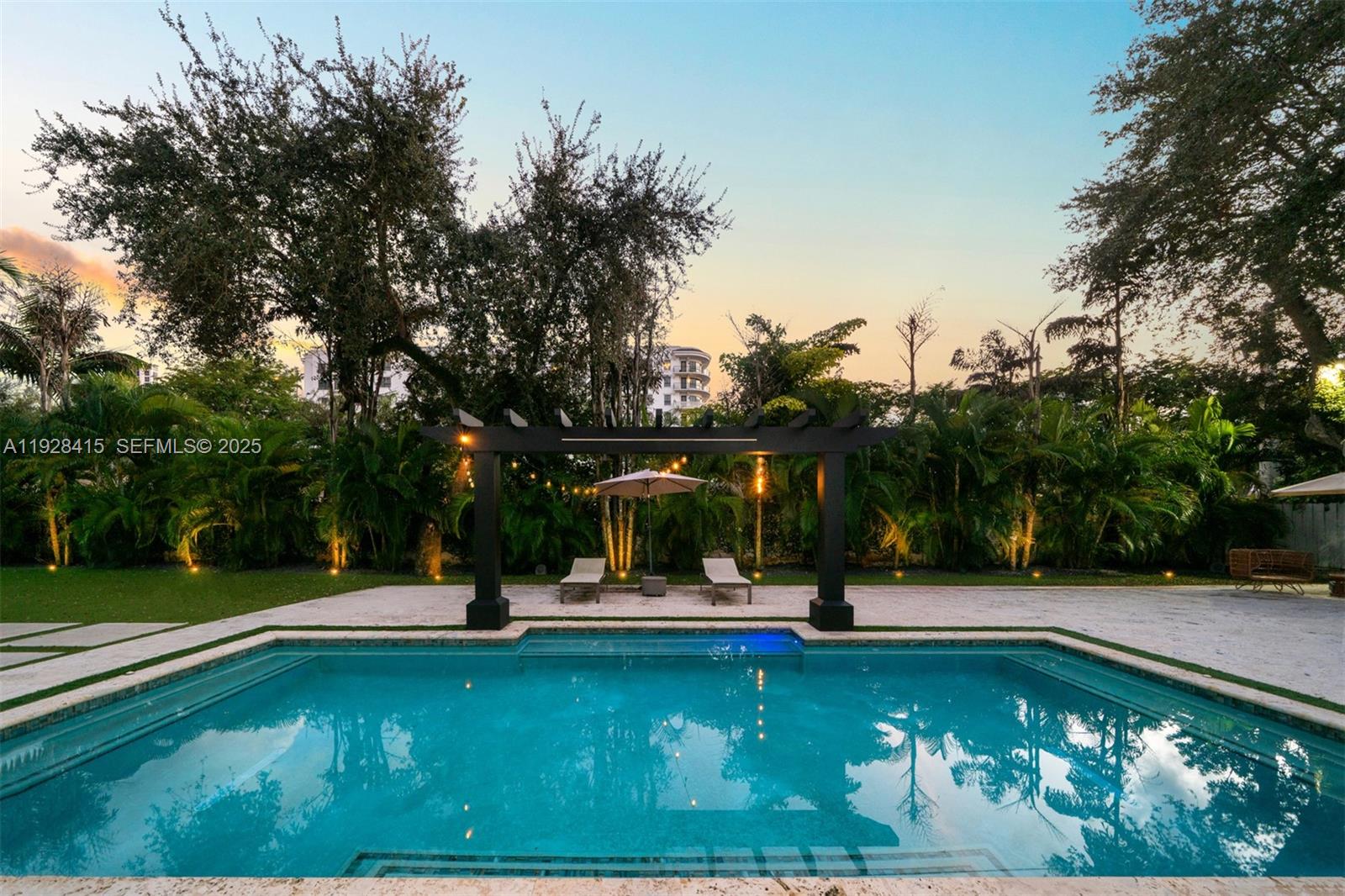 7222 SW 79th Ter, Miami FL 33143