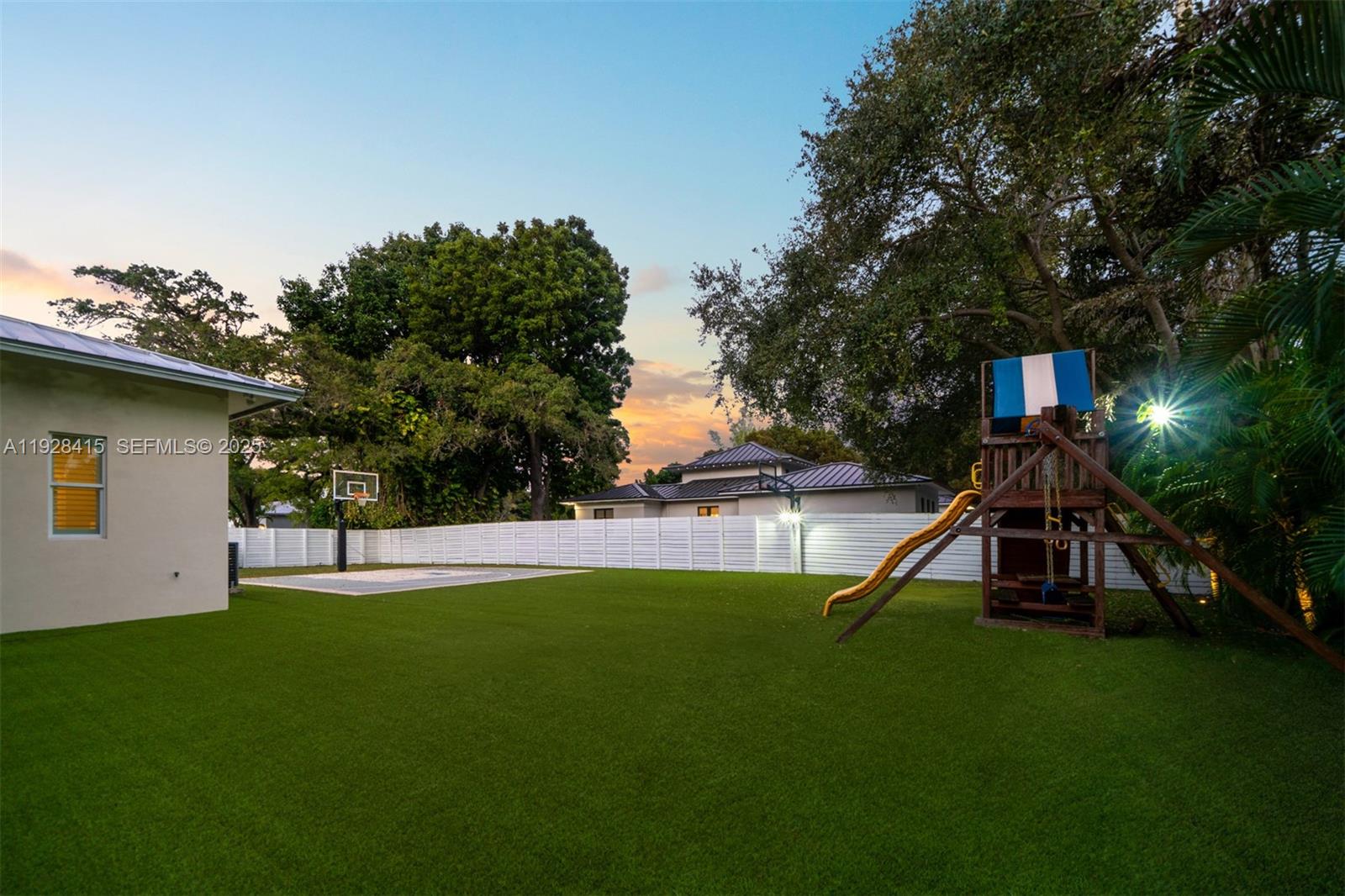 7222 SW 79th Ter, Miami FL 33143