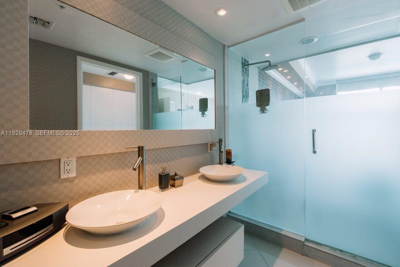 92 SW 3RD St #1512, Miami FL 33130