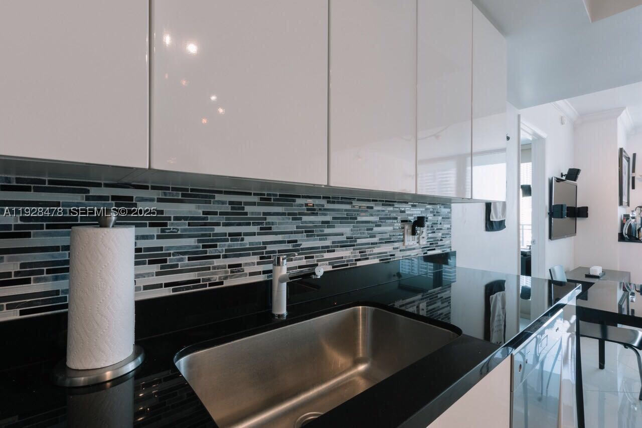 92 SW 3RD St #1512, Miami FL 33130
