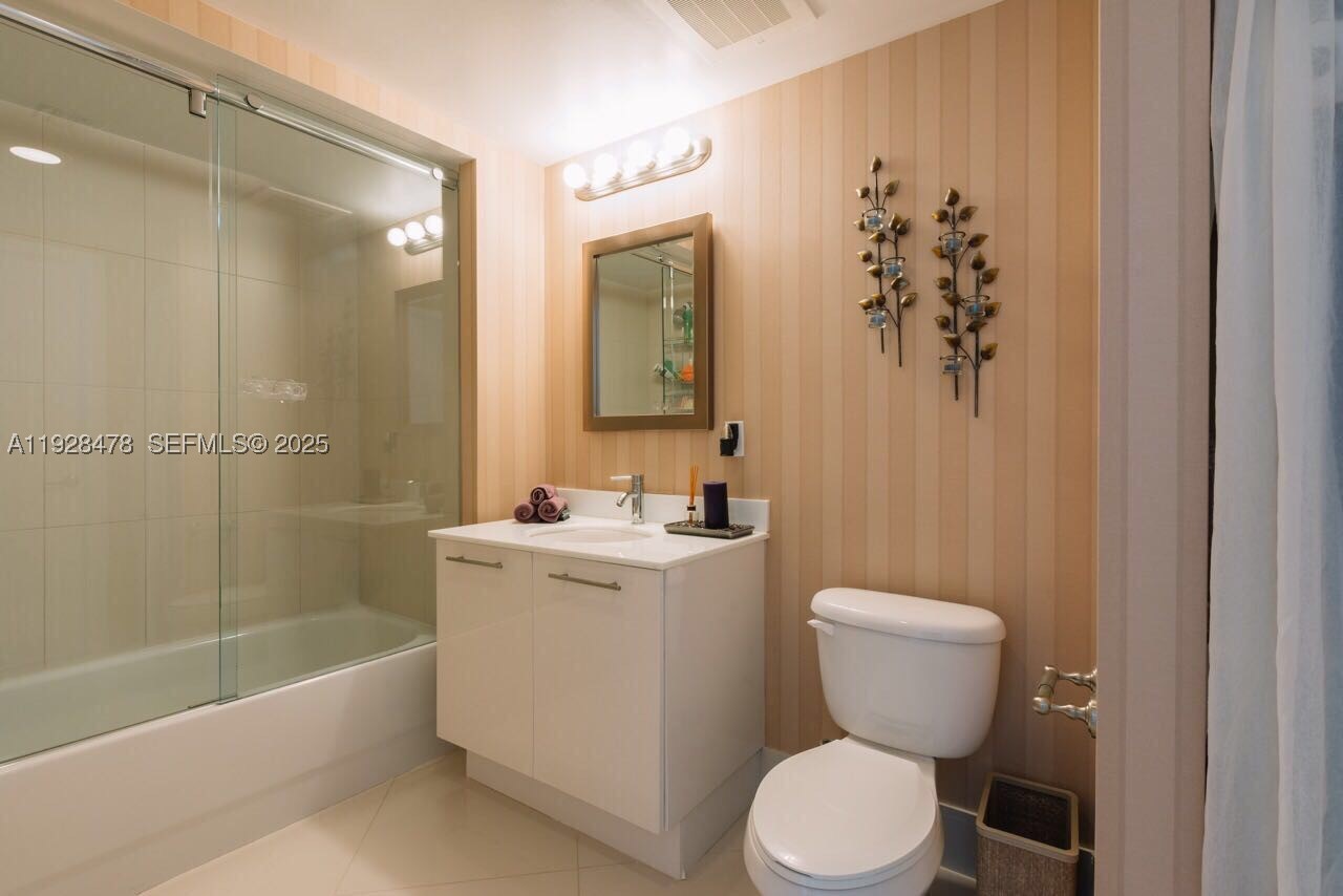 92 SW 3RD St #1512, Miami FL 33130