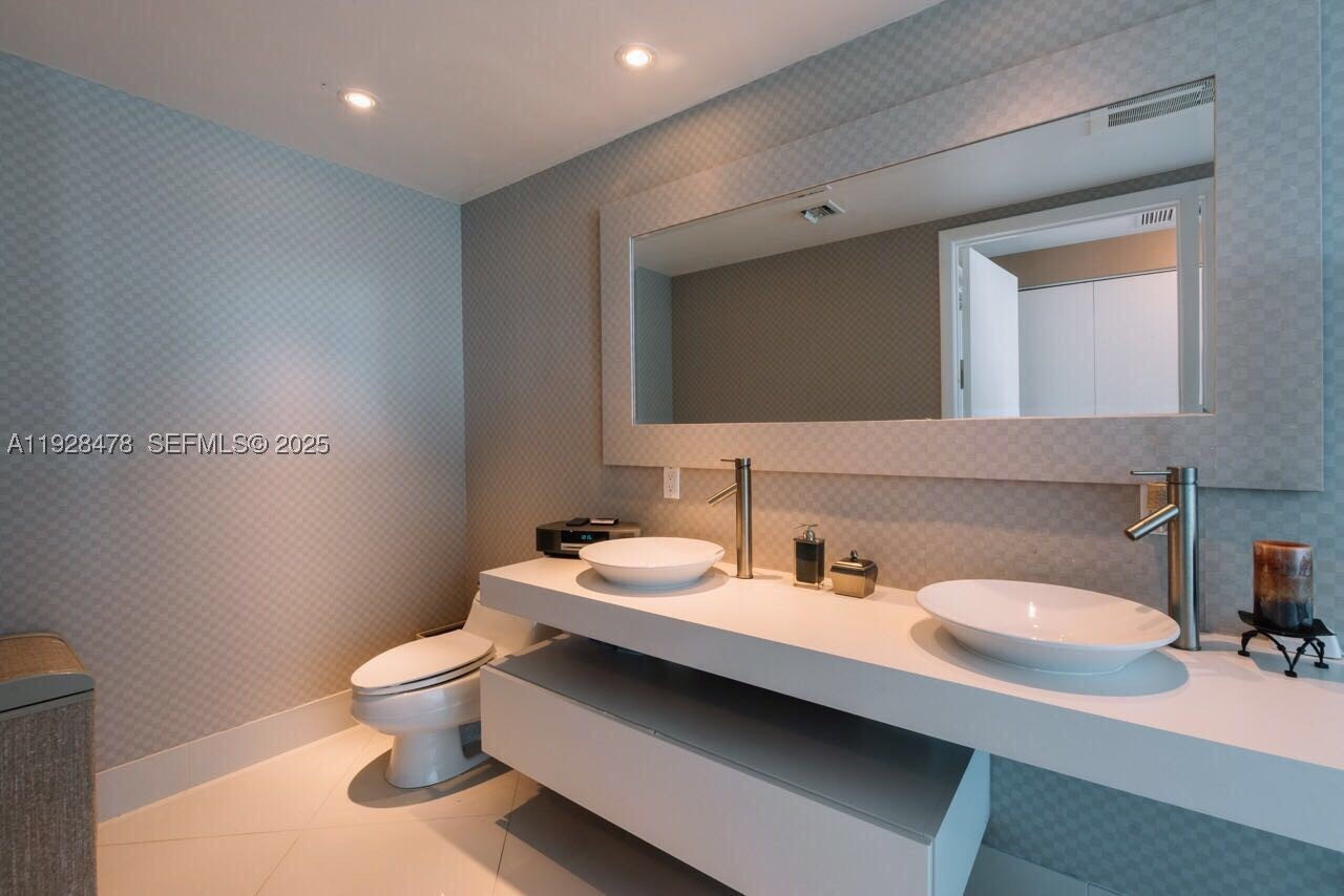 92 SW 3RD St #1512, Miami FL 33130