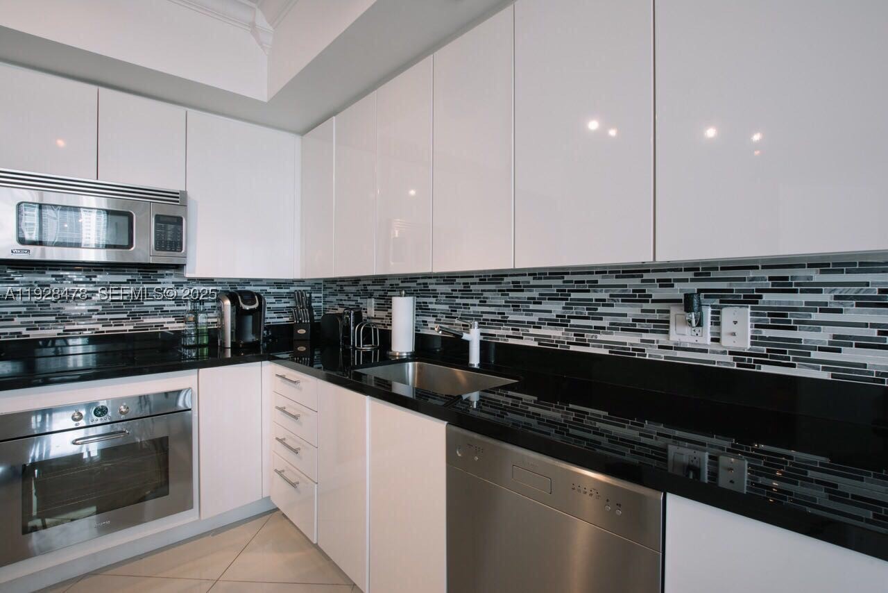 92 SW 3RD St #1512, Miami FL 33130