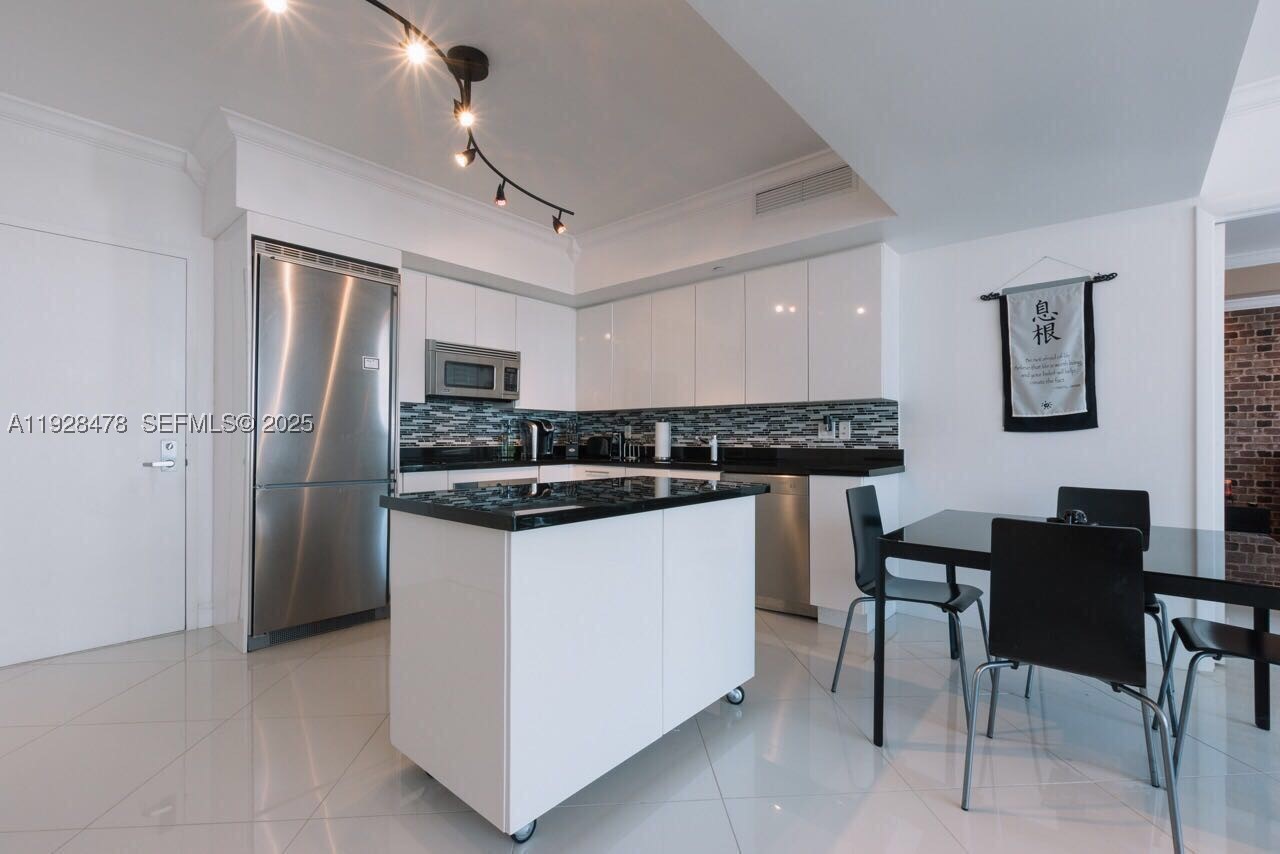 92 SW 3RD St #1512, Miami FL 33130