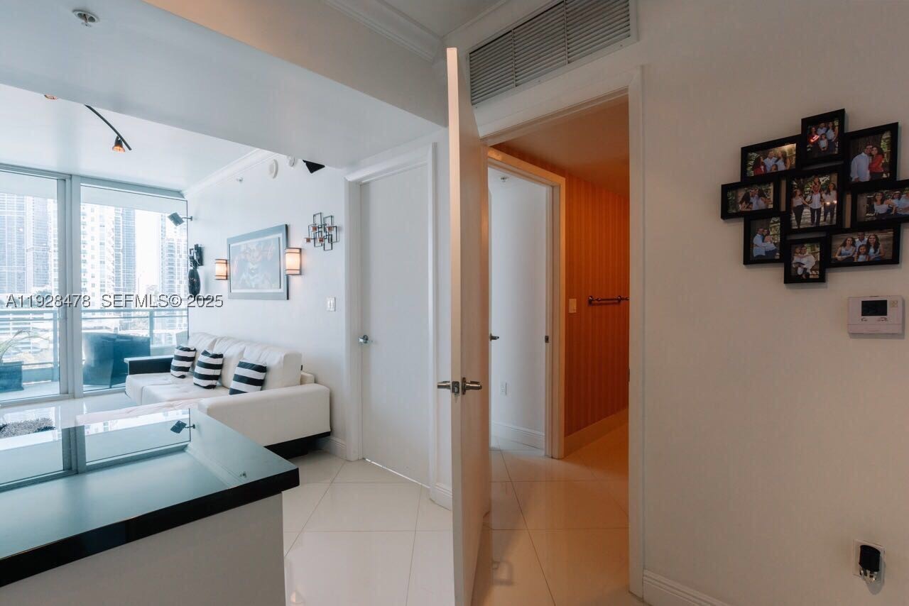 92 SW 3RD St #1512, Miami FL 33130