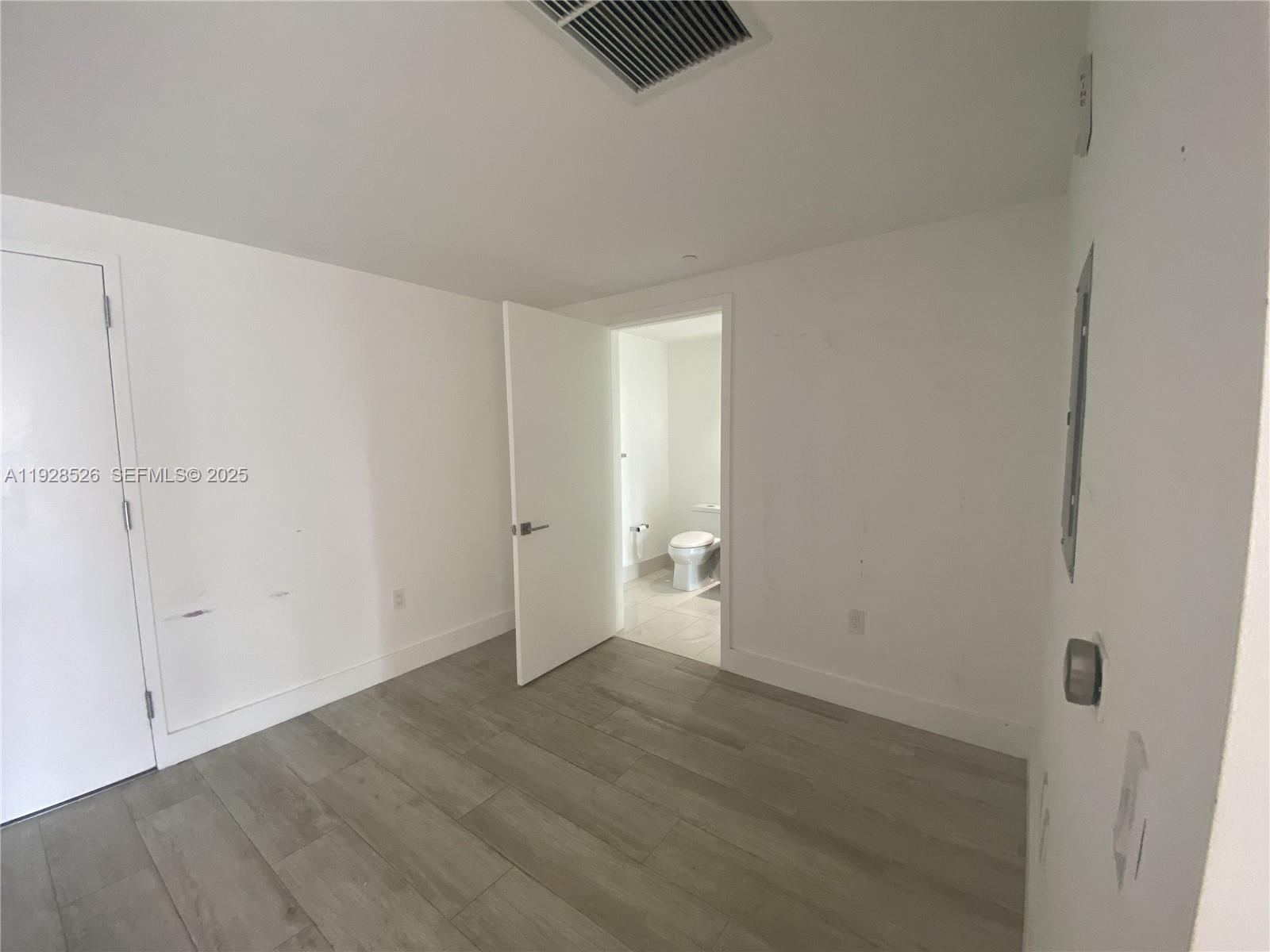 121 NE 34th St #2406A, Miami FL 33137
